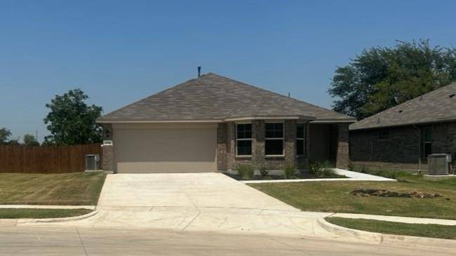 336 BRONZE Circle N, Springtown, TX 76082