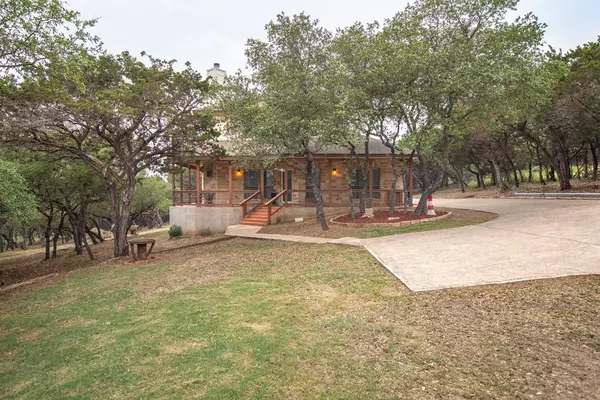 104 Ridge Dr, Lakehills, TX 78063