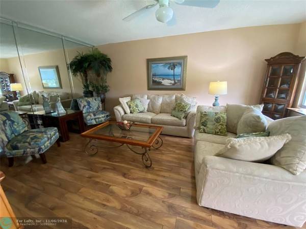 Deerfield Beach, FL 33442,277 Newport R  #277