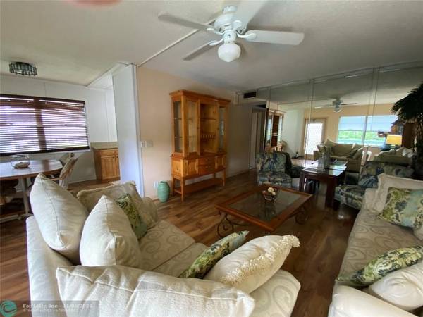 Deerfield Beach, FL 33442,277 Newport R  #277