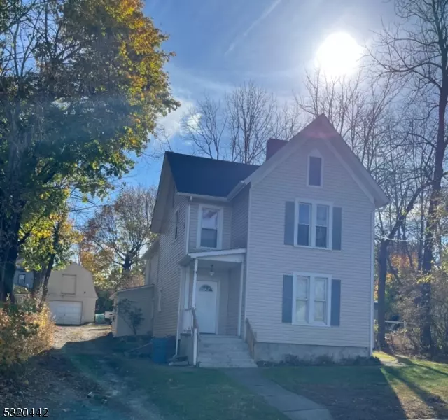 4 Maple St, Andover Boro, NJ 07821