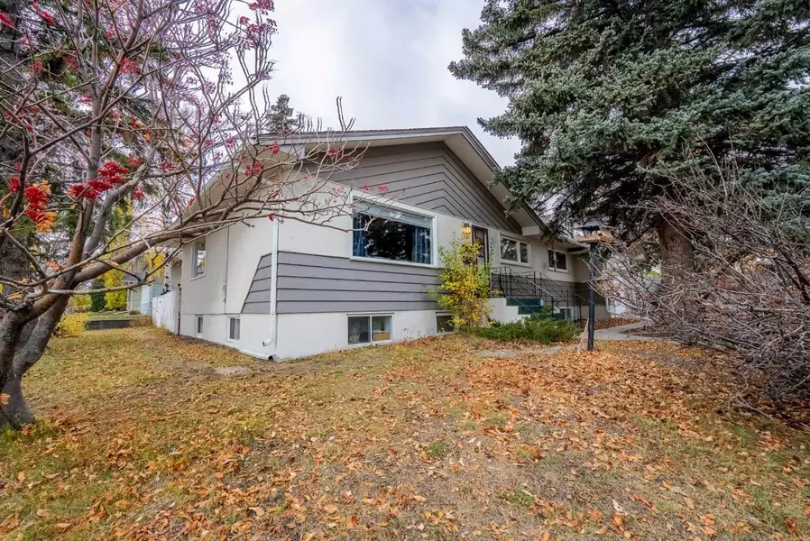 121 Holmwood AVE NW, Calgary, AB T2K 2G9