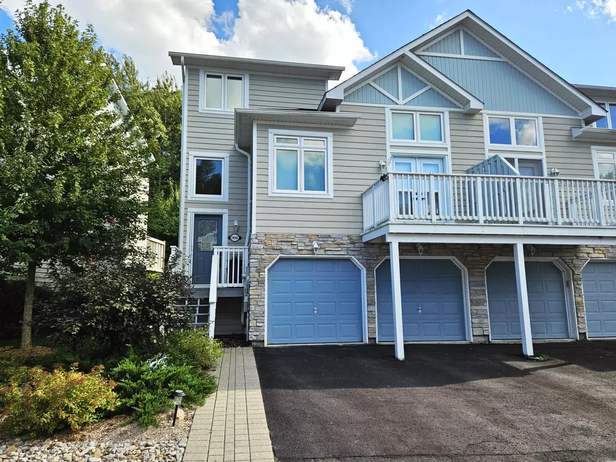 Newmarket, ON L3Y 8T4,906 Creekfront WAY