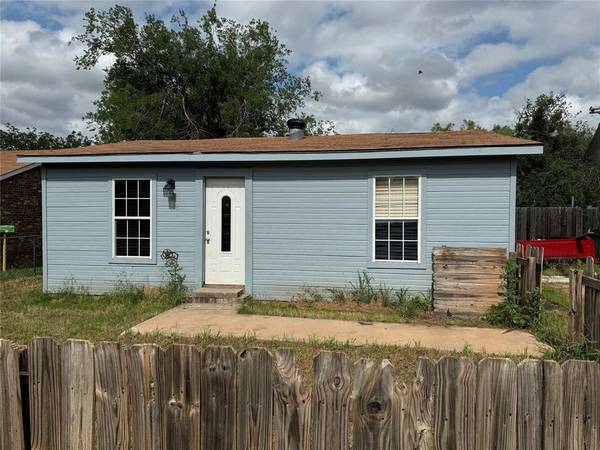 133 East Street, Tye, TX 79563