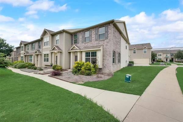 6976 Carrington Lane, Fort Worth, TX 76137