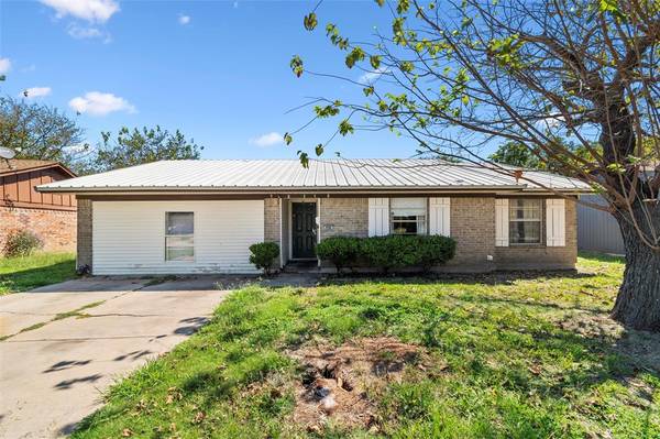 305 Coury Road, Everman, TX 76140