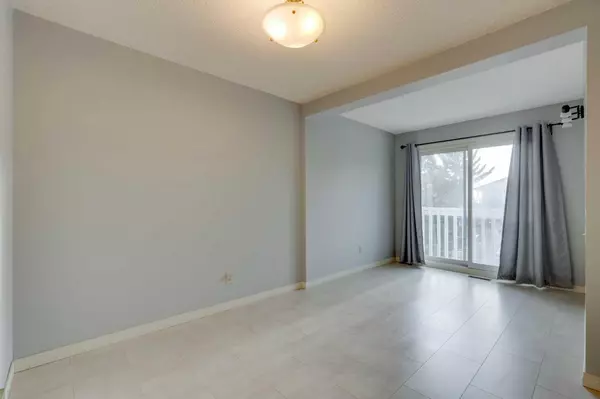 Calgary, AB T3H 1T3,7 Stradwick PL SW