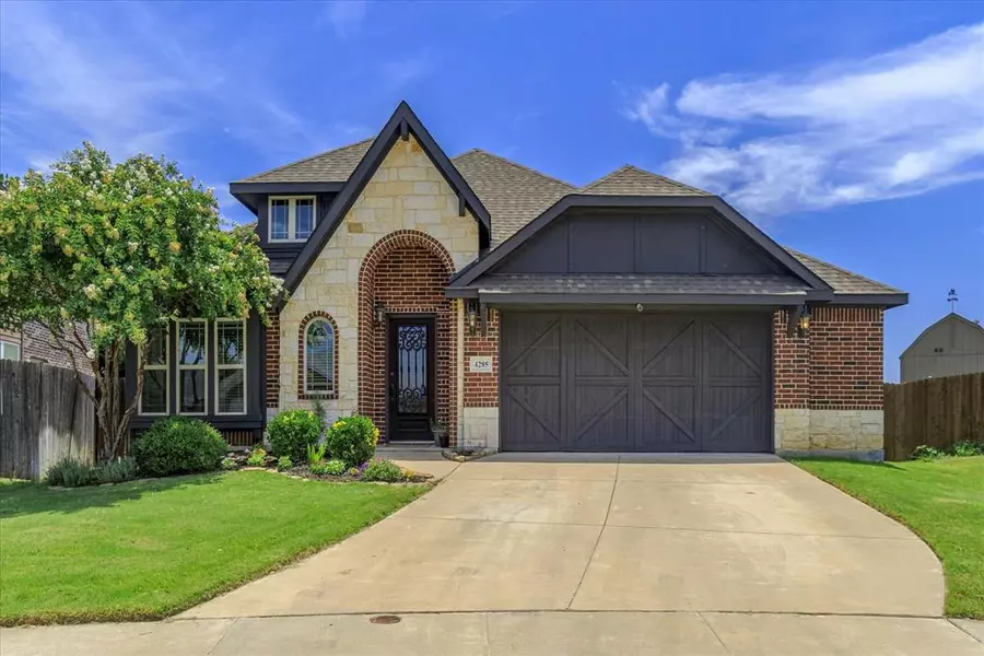 4285 Sweet Clover Lane, Fort Worth, TX 76036