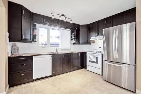 Calgary, AB T3K 1X1,132 Beaconsfield WAY NW