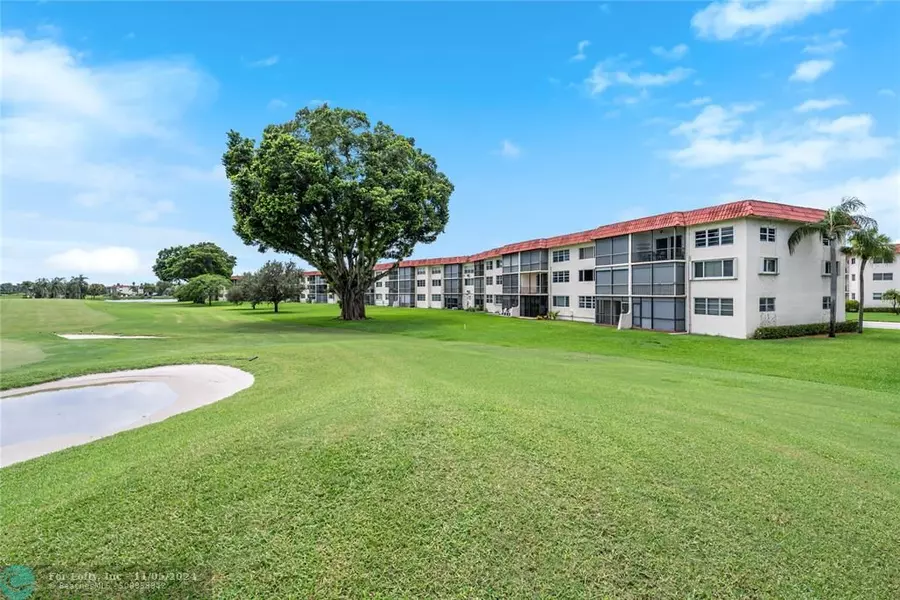 9200 N Hollybrook Lake Dr  #109, Pembroke Pines, FL 33025