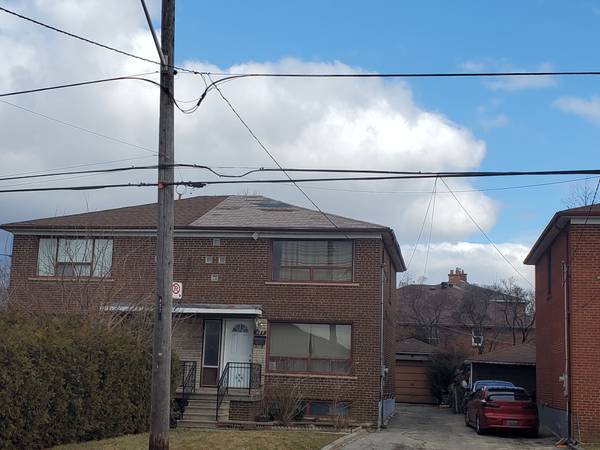 77 Magellan DR, Toronto W05, ON M3L 1T3