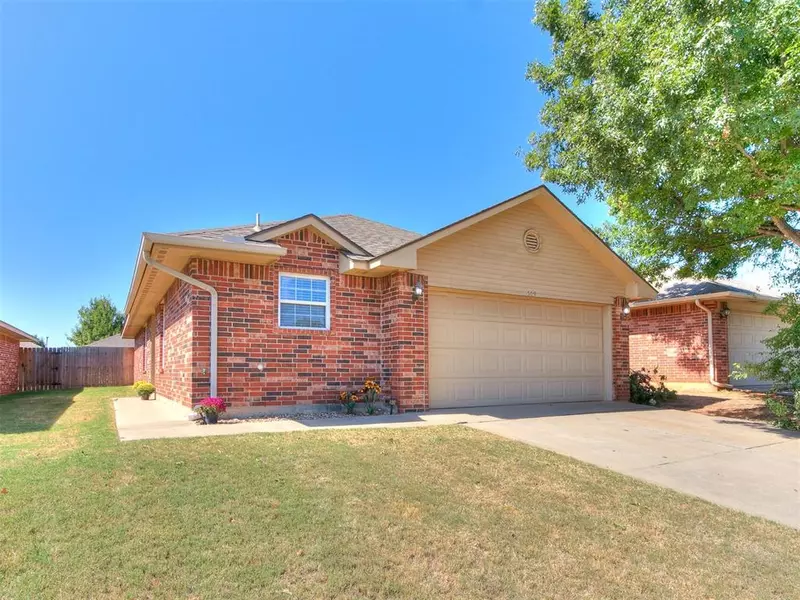 509 Apache Gate Drive, Yukon, OK 73099