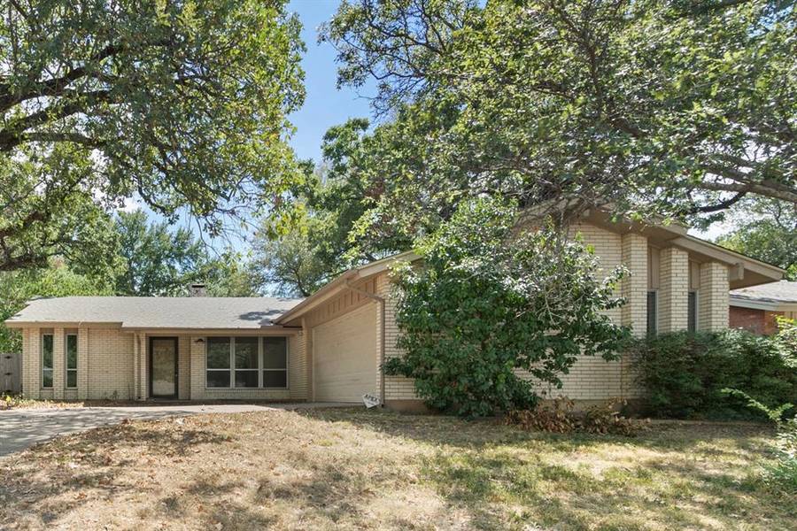 2108 Westwood Drive, Arlington, TX 76012