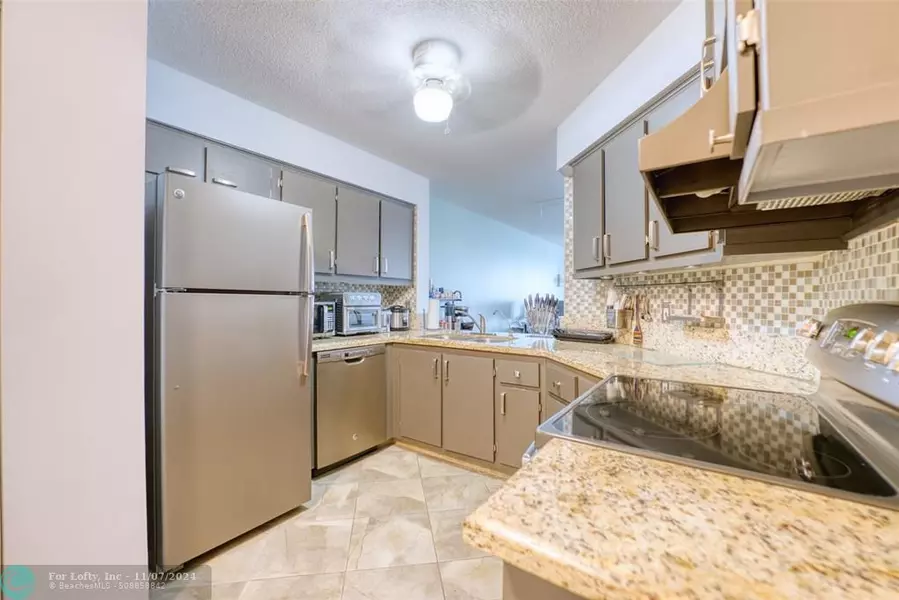 118 Lake Emerald Dr  #406, Oakland Park, FL 33309