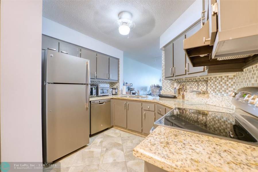 118 Lake Emerald Dr  #406, Oakland Park, FL 33309