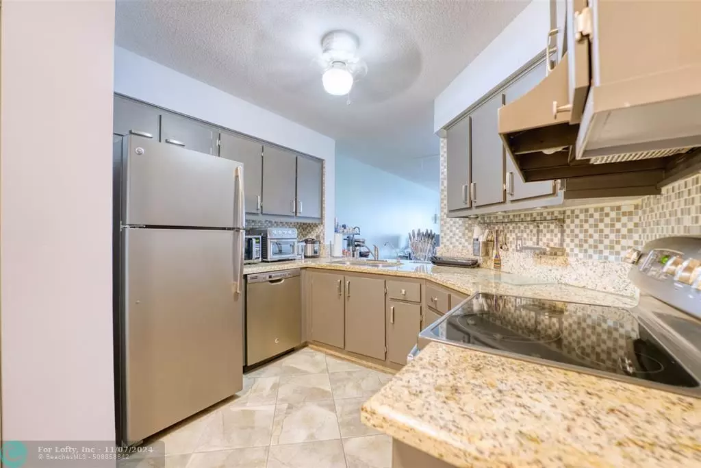 Oakland Park, FL 33309,118 Lake Emerald Dr  #406