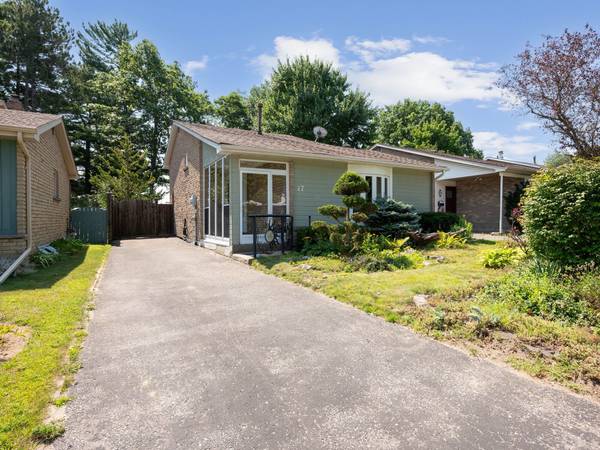 17 Shelley LN,  Barrie,  ON L4N 4W4