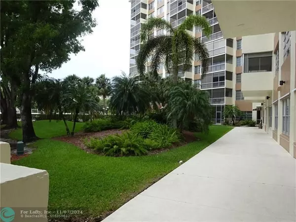 Coral Springs, FL 33065,10777 W Sample Rd  #707