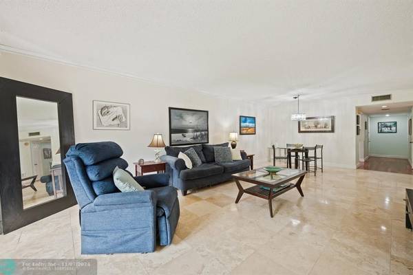 Weston, FL 33326,429 Lakeview Dr  #104