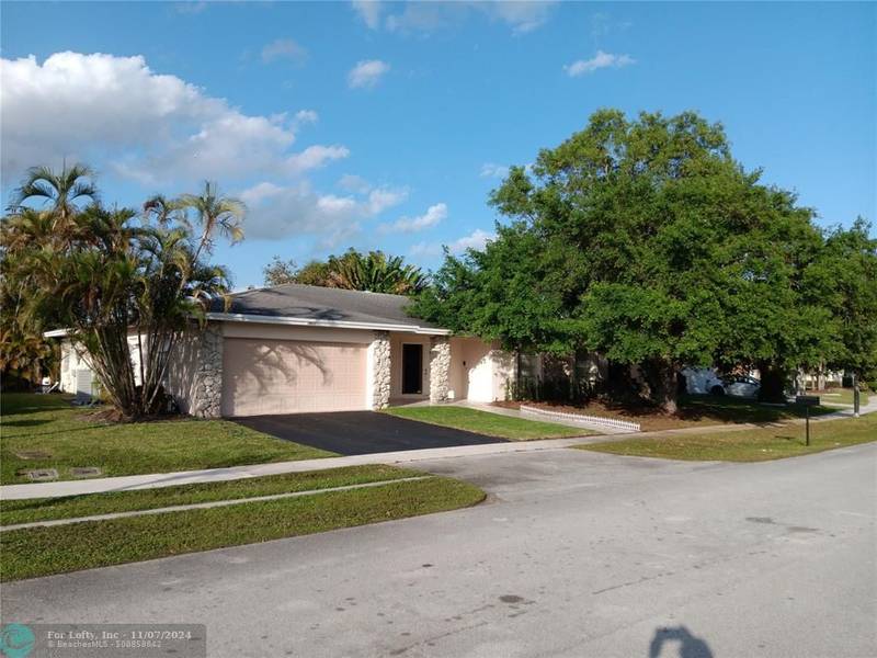 16653 Golfview Dr, Weston, FL 33326