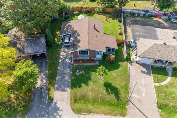 Deep River, ON K0J 1P0,18 CLAREMOUNT RD