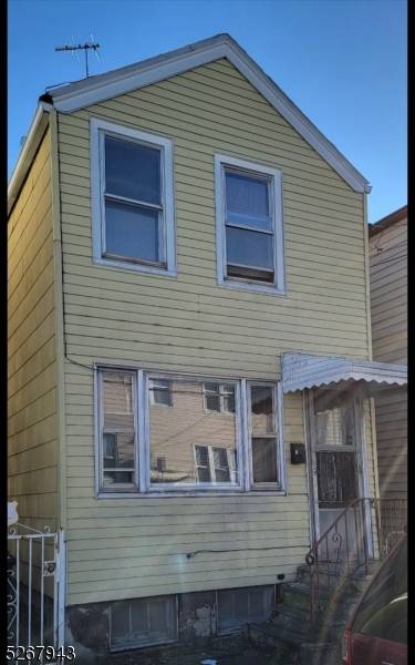 33 1/2 Garrison St, Newark City, NJ 07105