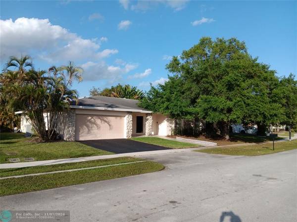 16653 Golfview Dr, Weston, FL 33326