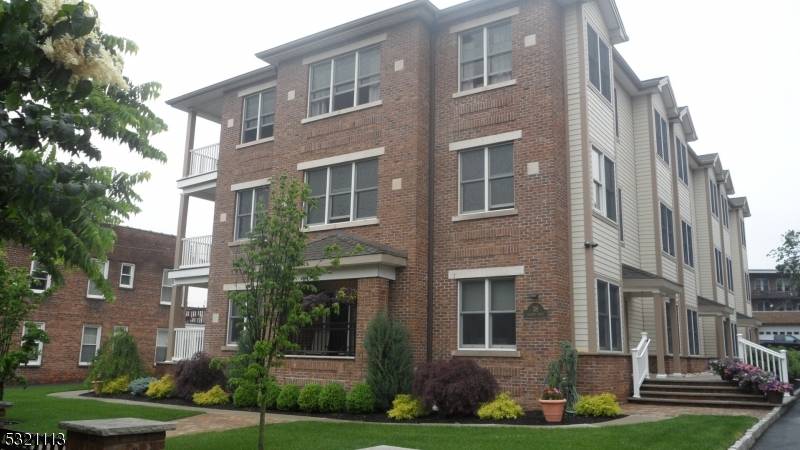 18 Baldwin St #3B, Montclair Twp., NJ 07042