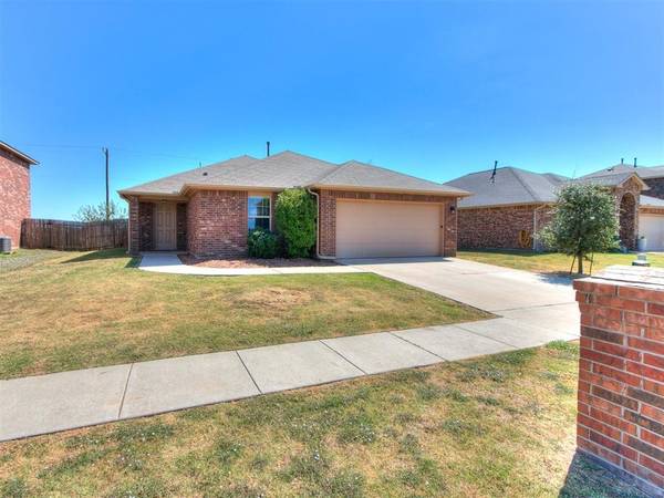 2520 Ressie Lane, Yukon, OK 73099