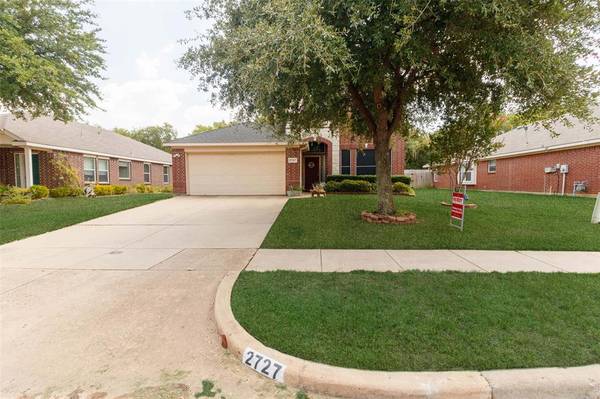 2727 Honey Suckle Drive, Grand Prairie, TX 75052