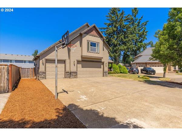 Oregon City, OR 97045,19343 MAYFLY CT