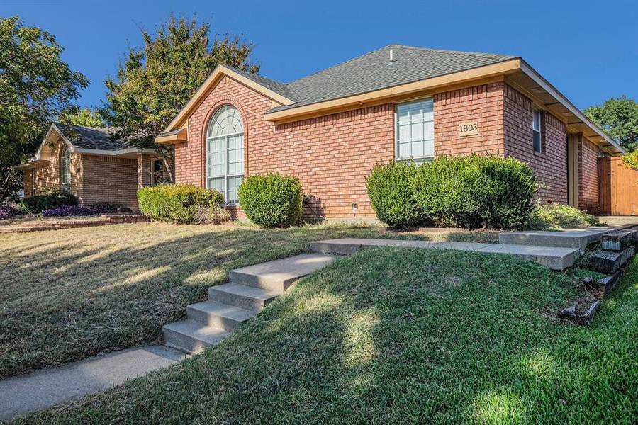 1803 Blair Oak Drive, Lewisville, TX 75067