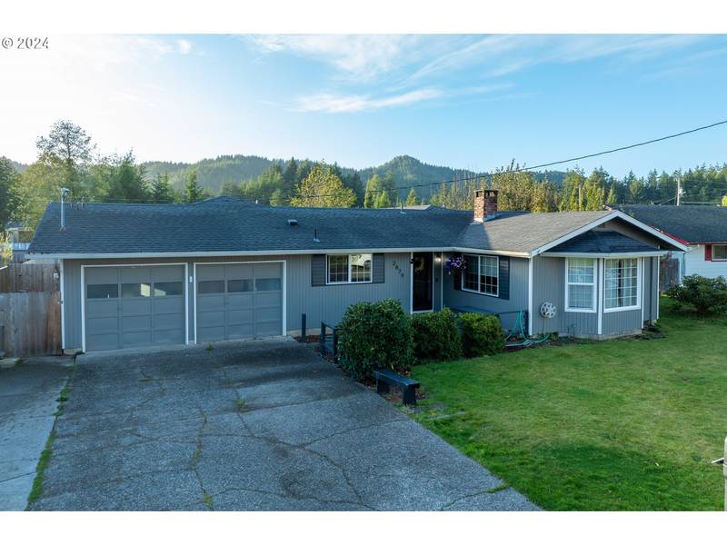 2879 COUNTRY CLUB DR, Reedsport, OR 97467