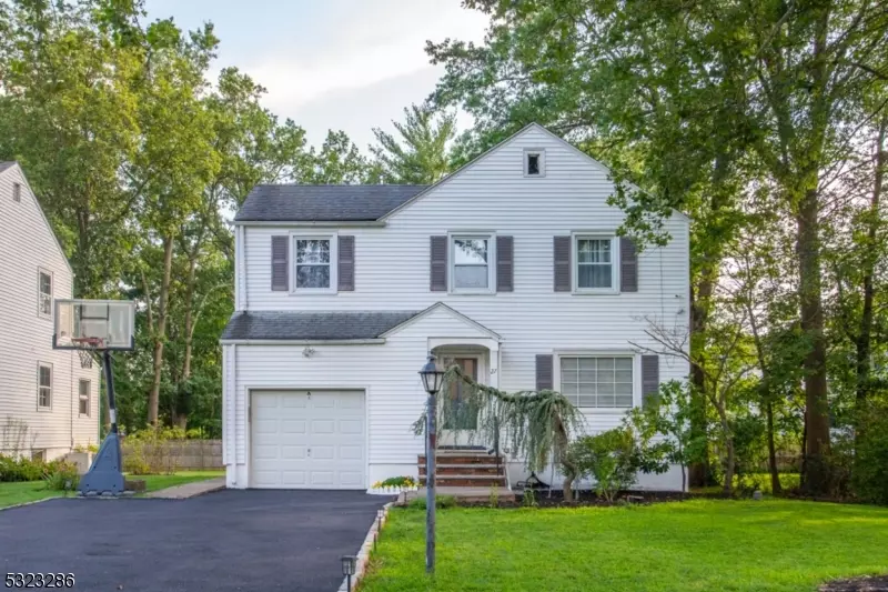 27 W Harrison Pl, Livingston Twp., NJ 07039