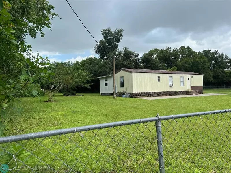 5634 NW 20th St, Okeechobee, FL 34972