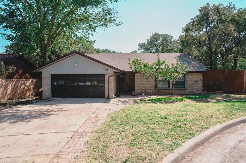 Arlington, TX 76017,5714 Tumbleweed Court