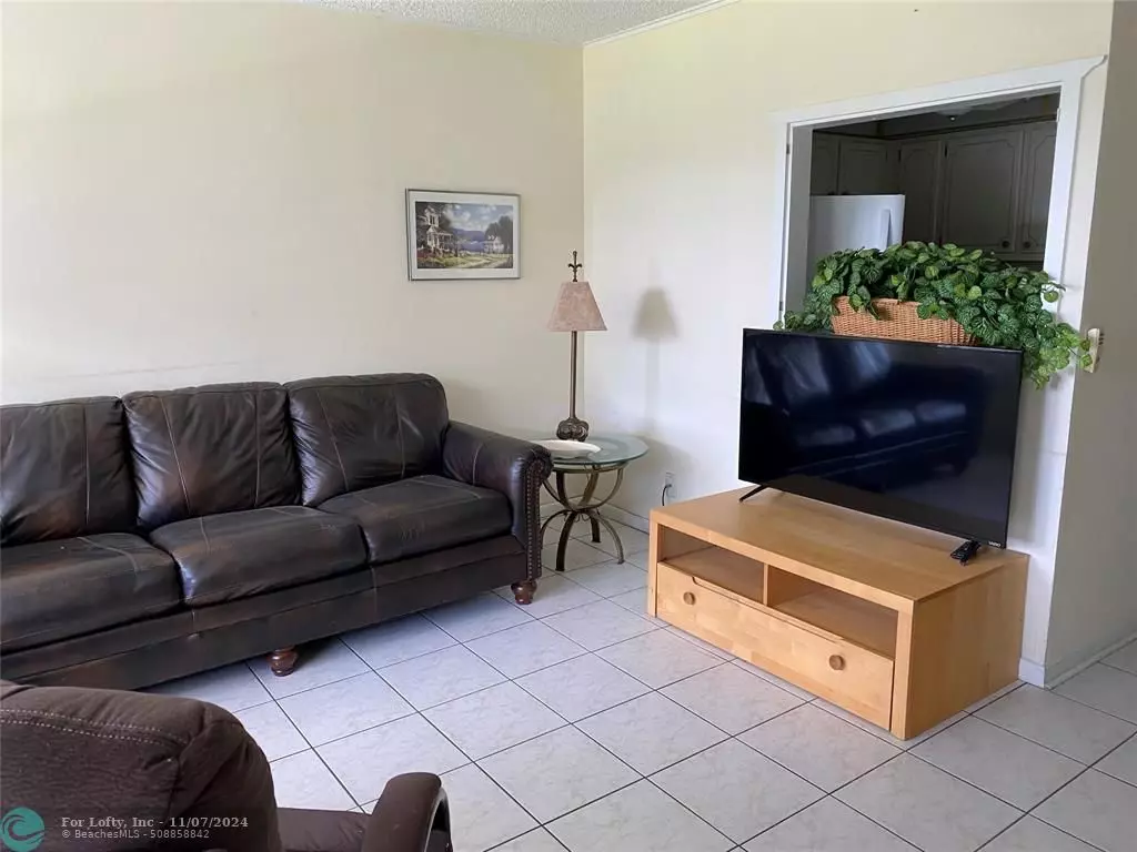 Deerfield Beach, FL 33442,202 Oakridge M  #202