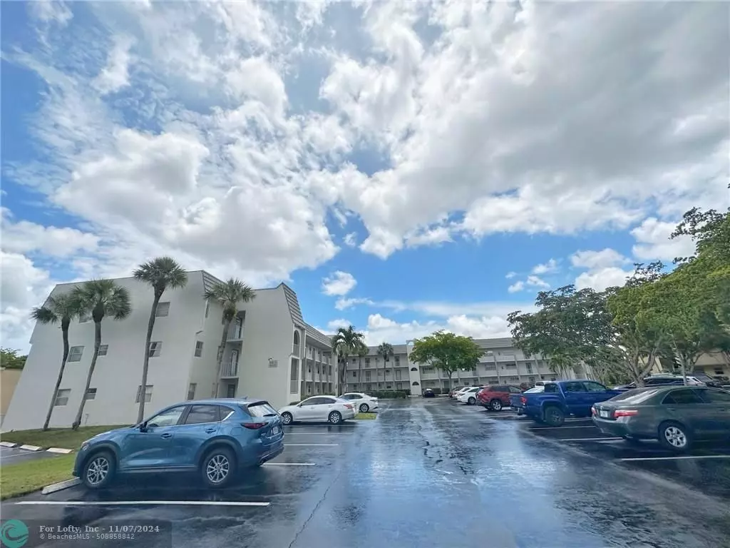 Sunrise, FL 33322,8325 Sunrise Lakes Blvd  #205