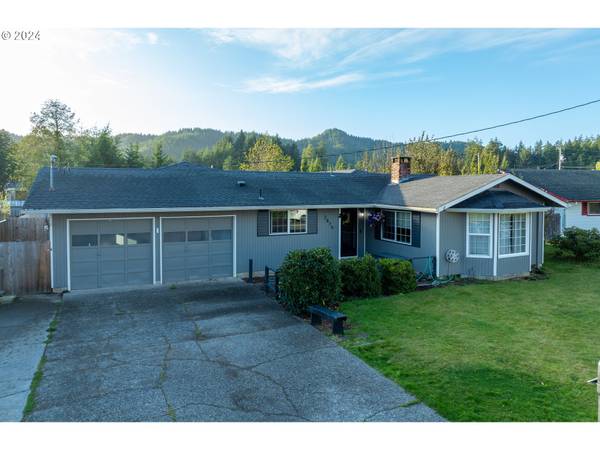 2879 COUNTRY CLUB DR, Reedsport, OR 97467