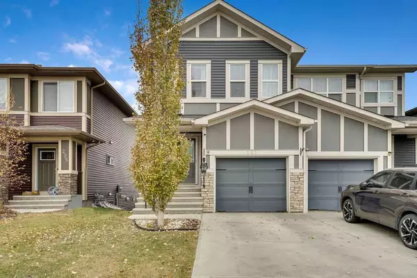 221 Hillcrest RD, Airdrie, AB T4B 4J8