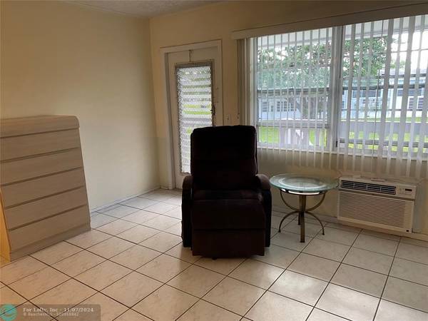 Deerfield Beach, FL 33442,202 Oakridge M  #202