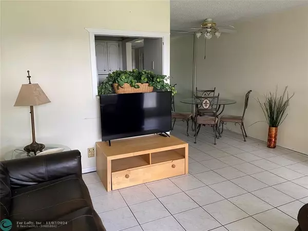 Deerfield Beach, FL 33442,202 Oakridge M  #202