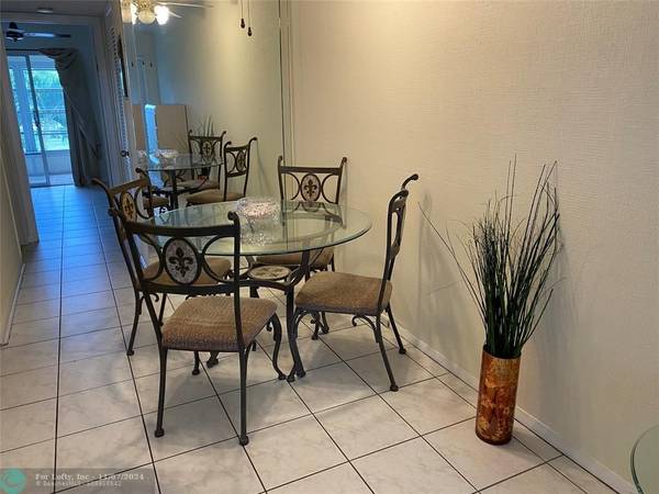 Deerfield Beach, FL 33442,202 Oakridge M  #202