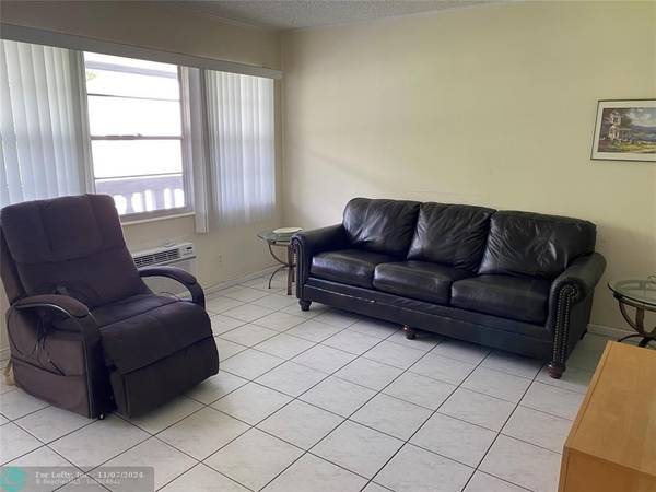 Deerfield Beach, FL 33442,202 Oakridge M  #202