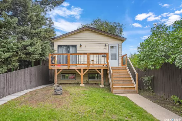 822 M AVENUE S, Saskatoon, SK S7M 2L5