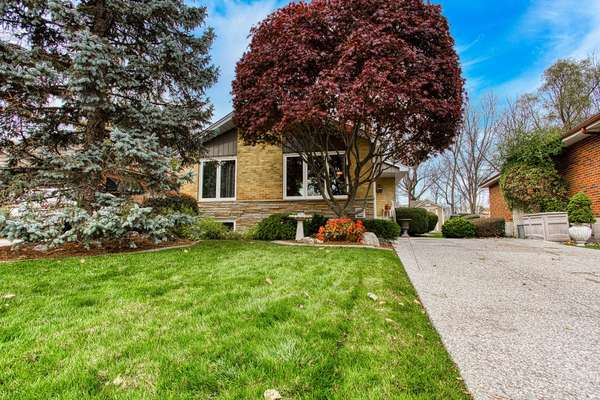 28 Ramsey CRES, Hamilton, ON L8S 2N2