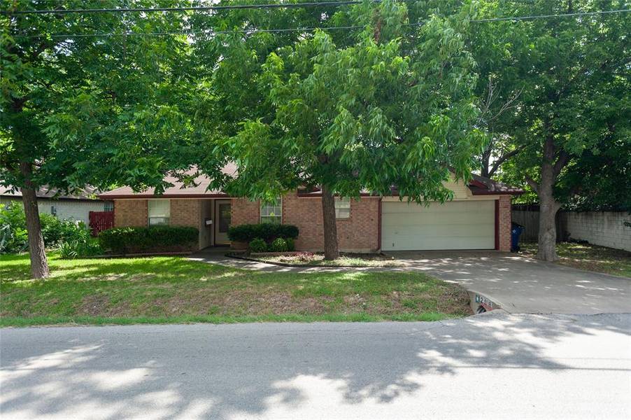 208 John Arden Drive, Waxahachie, TX 75165