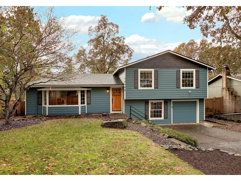 18595 ECHO WAY, Gladstone, OR 97027