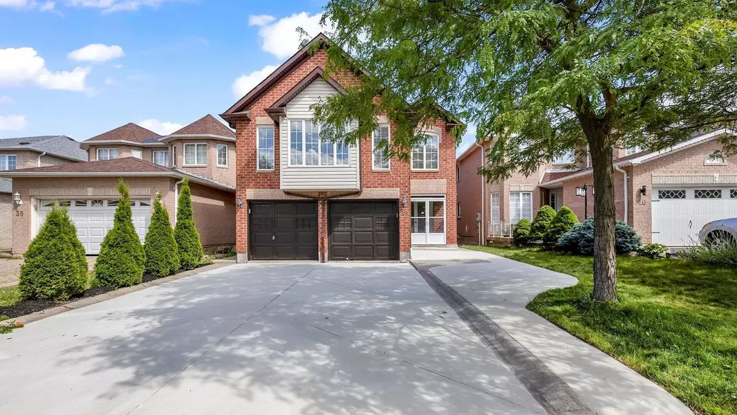 38 Pebblestone CIR, Brampton, ON L6X 4N2