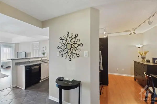 Ottawa, ON K2C 4G4,310 CENTRAL PARK DR #4D